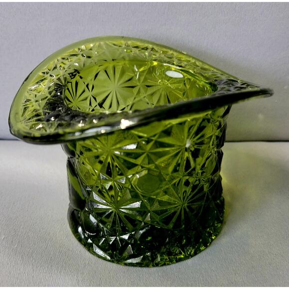 Fenton Vintage Emerald Daisy & Button Top Hat Embossed Texture Vase 3.4" Tall - Picture 7 of 14